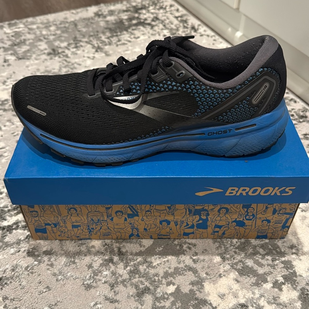 Brook ghost 14 size 9

Worn only a few times